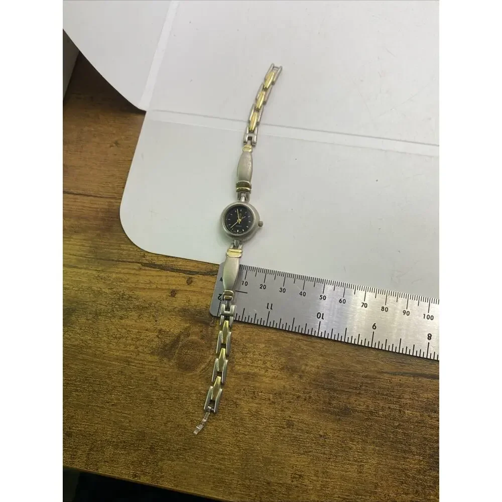 Womens Vintage Silver Tone Watch Works New Battery